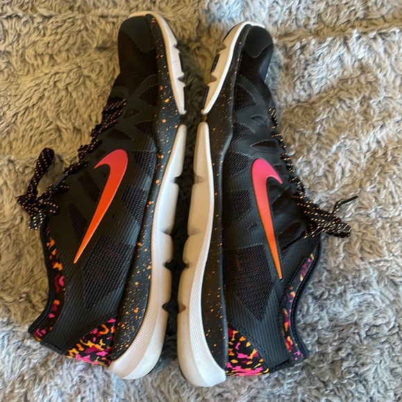 Nike Shoes - Picture 6 of 9